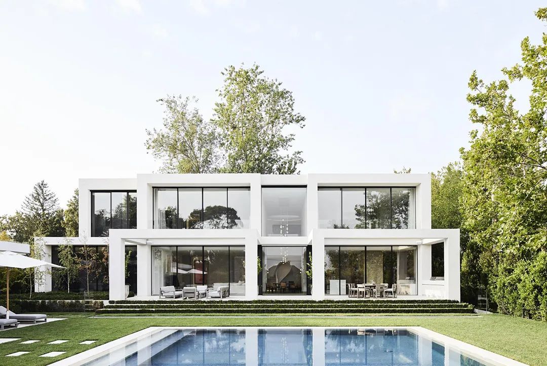 质朴平静的超级别墅，自然舒适的艺术奢宅 | Conrad Architects