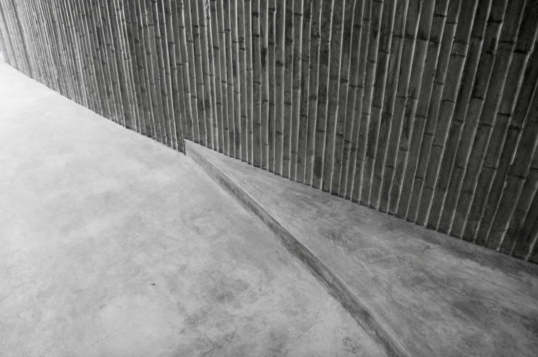 既符合经济原则种子教堂所有墙体以竹模板现浇混凝土进行建造08