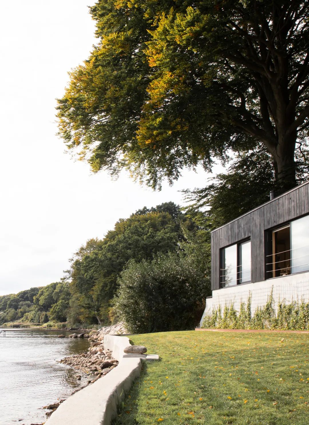 "边境"湖边小屋,北欧式的简约设计美学|norm architects