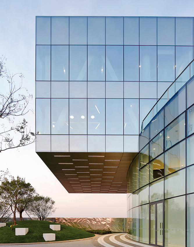 隐框幕墙2明框幕墙的框体突出于玻璃表面的一种幕墙形式,它又分为3种