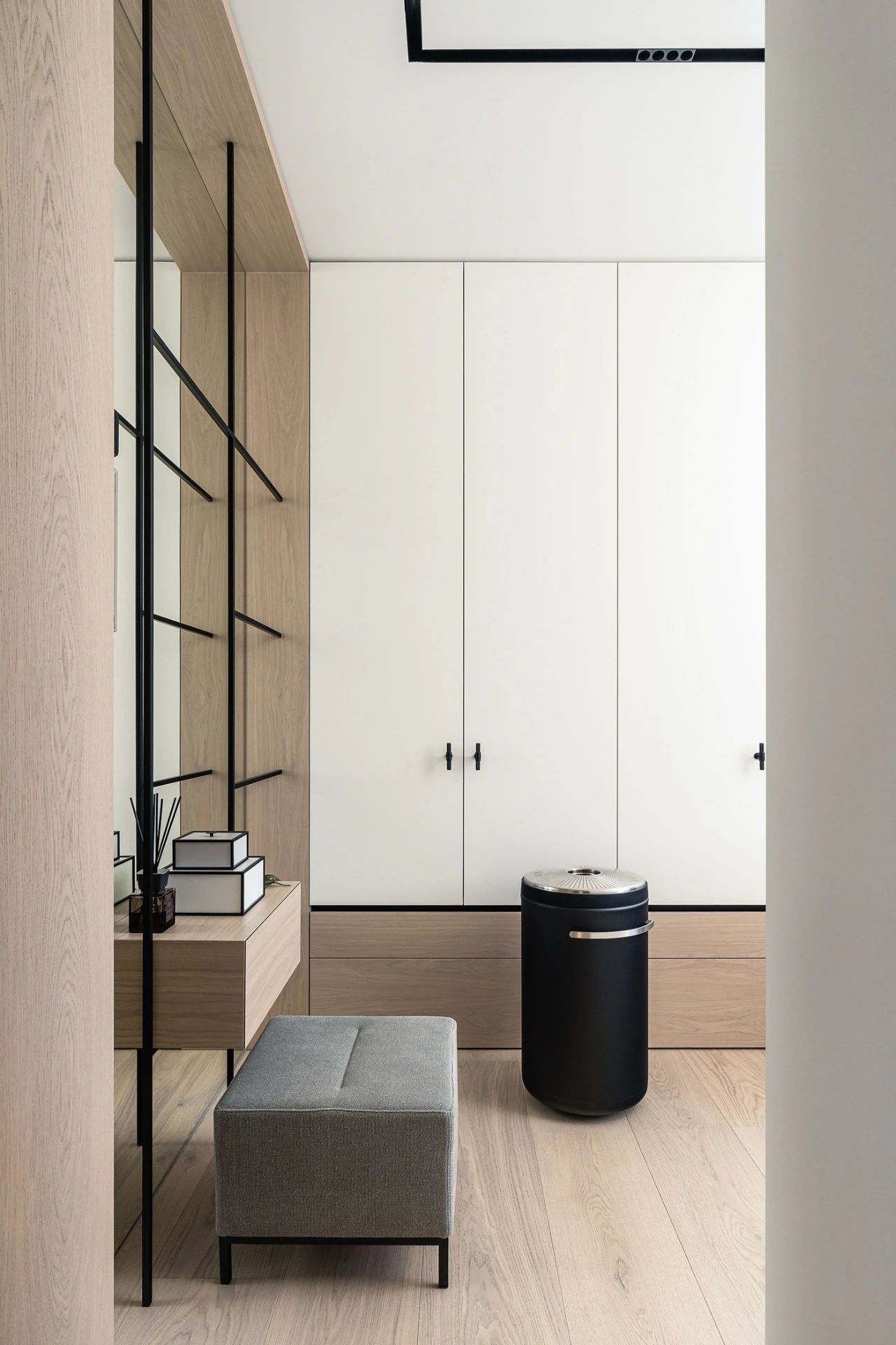 高级灰+ 原木,用低调诠释奢华! | Interno Iza Gajewska-建E网设计案例