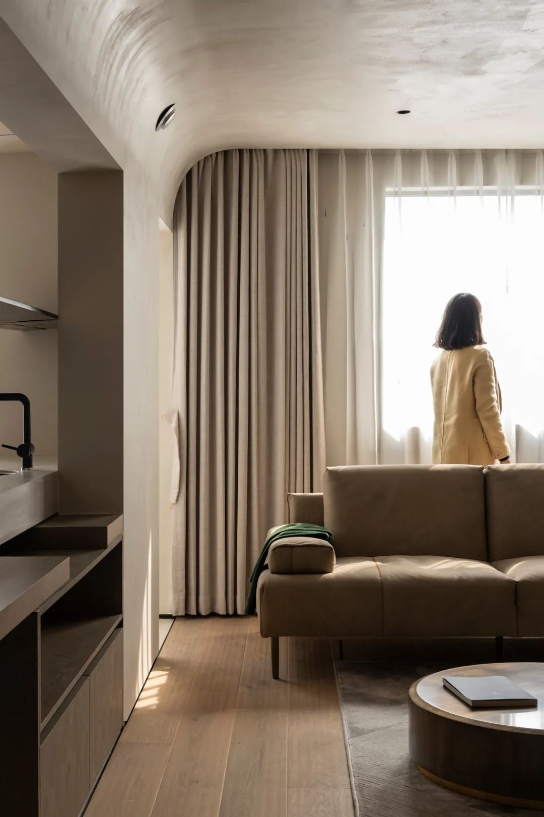 改造150㎡复式公寓，构建温馨有质感的开放式空间丨 赫设计