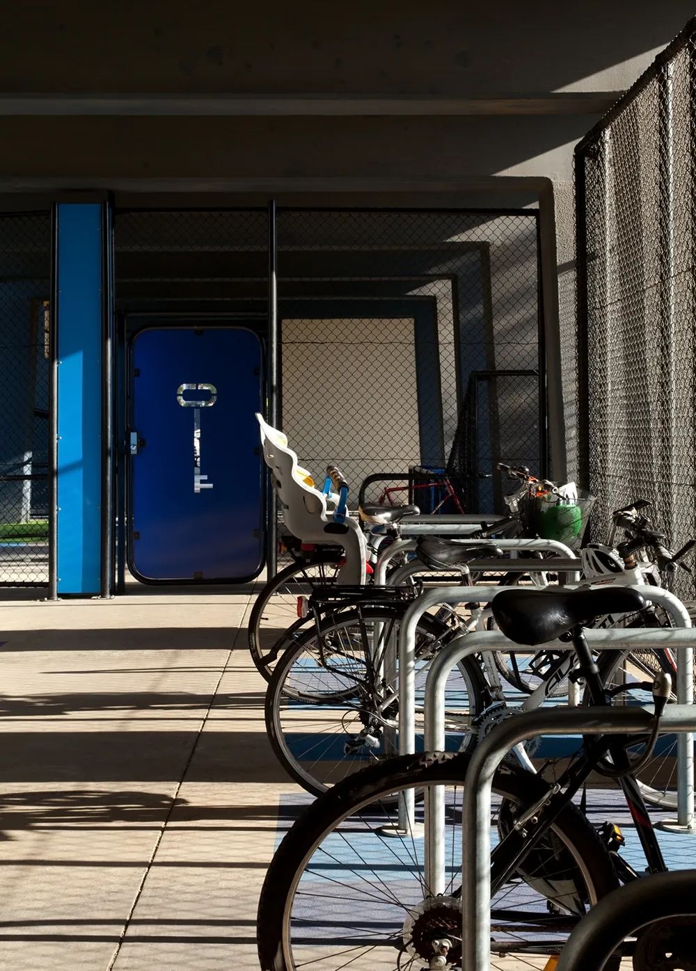 DHHS 自行车停车场设计丨BENT Architecture