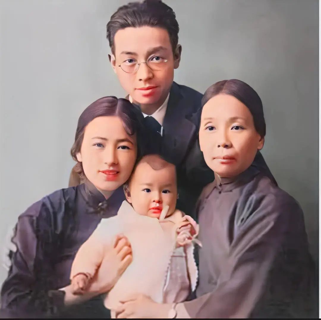 期间泰戈尔看出两个年轻人之间微妙关系,临走时泰戈尔送给林徽因一首