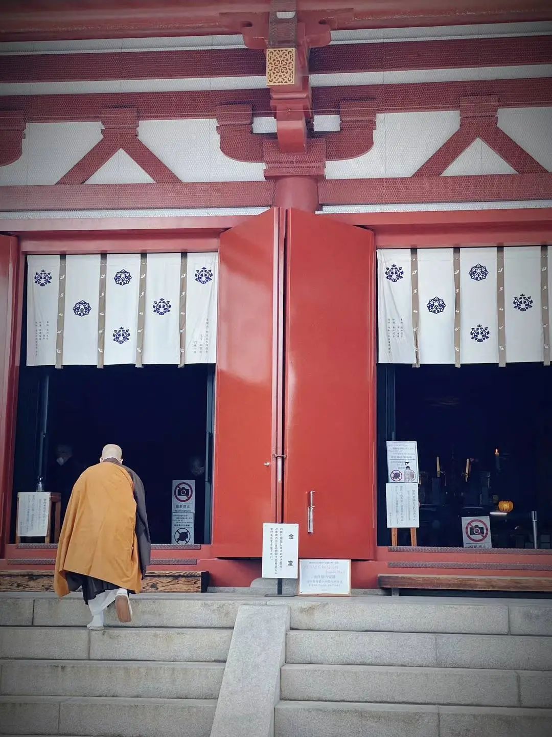 1329年的某一天,一个名叫默庵灵渊的日本和尚来到了杭州